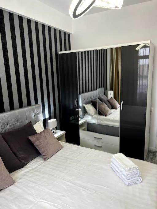 Romeo'S Beachfront Apartment By Loft, Hotel Opera And White Tower มามายา ภายนอก รูปภาพ
