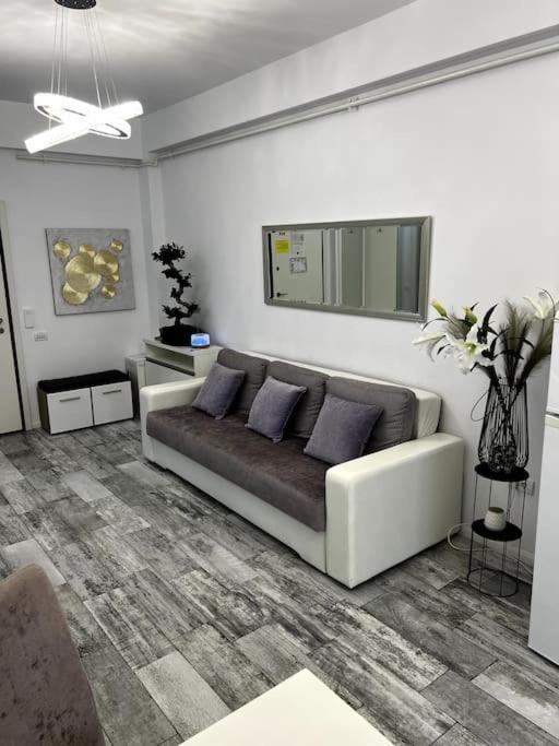 Romeo'S Beachfront Apartment By Loft, Hotel Opera And White Tower มามายา ภายนอก รูปภาพ